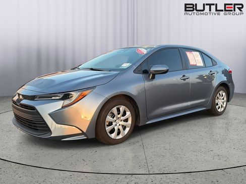 Certified 2025 Toyota Corolla LE w/ Convenience Package FWD image 1