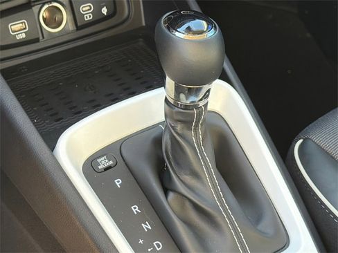 Certified 2025 Hyundai Venue Limited image 24