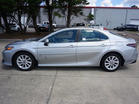 Used 2024 Toyota Camry LE FWD image 19