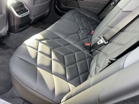 Used 2023 BMW 740i w/ Executive Package image 33