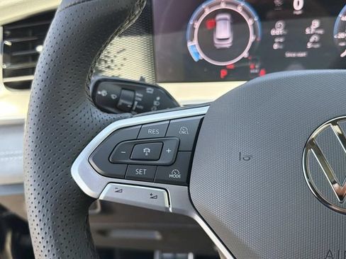 New 2026 Volkswagen Tiguan SE R-Line FWD image 18