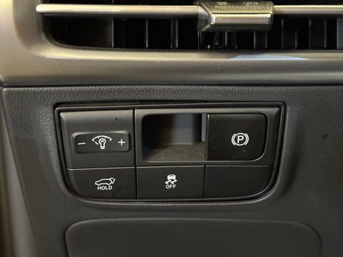 Used 2025 Hyundai Tucson Limited AWD/4WD image 18
