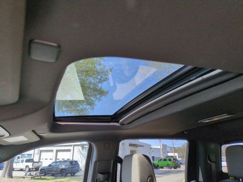 Used 2025 Chevrolet Silverado 1500 ZR2 w/ Technology Package image 33