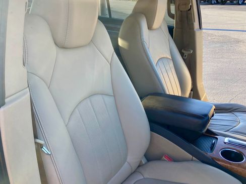 Used 2010 Buick Enclave CXL image 15