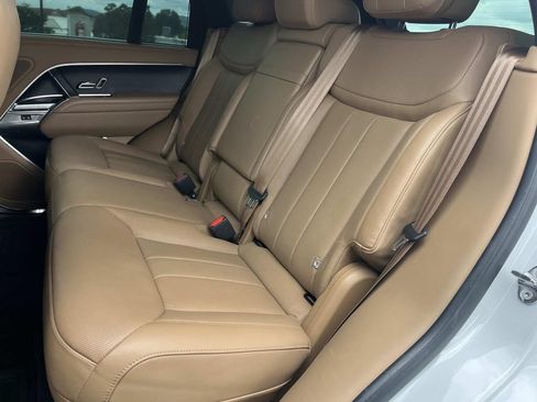 Certified 2025 Land Rover Range Rover SE AWD/4WD image 10