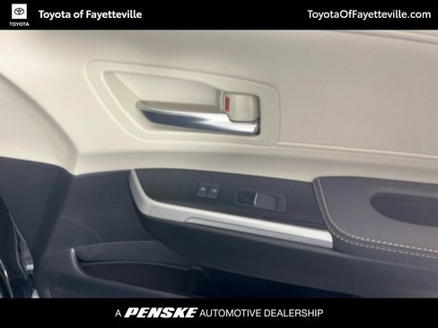 Used 2026 Toyota Sienna Limited FWD image 9