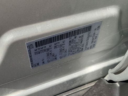 Used 2025 Nissan Rogue SV FWD image 32