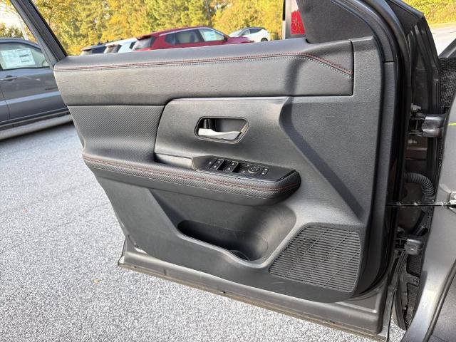Certified 2025 Nissan Kicks SR FWD image 15