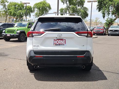 Used 2021 Toyota RAV4 LE FWD image 6