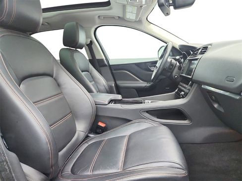 Used 2018 Jaguar F-PACE Prestige image 25