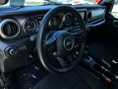 Used 2020 Jeep Wrangler Sport AWD/4WD image 18