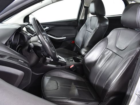 Used 2014 Ford Focus SE w/ Equipment Group 201A image 6