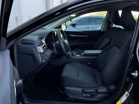 Used 2025 Toyota Camry LE image 10