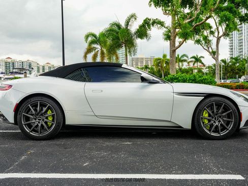 Used 2019 Aston Martin DB11 Volante image 21
