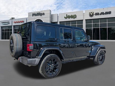 Certified 2025 Jeep Wrangler Unlimited Sahara w/ Safety Group AWD/4WD image 3