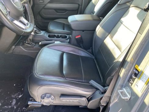 Used 2022 Jeep Wrangler Unlimited Sahara w/ Cold Weather Group image 15