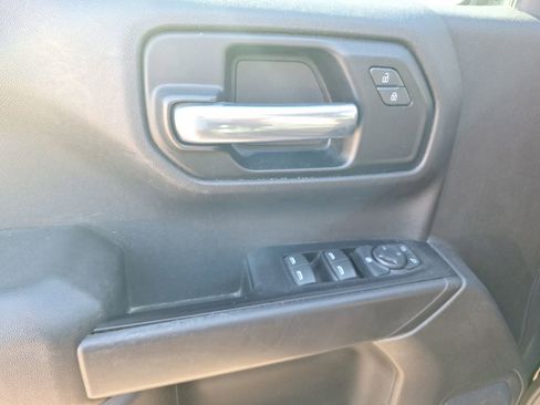 Used 2020 Chevrolet Silverado 1500 Custom w/ Custom Value Package image 17