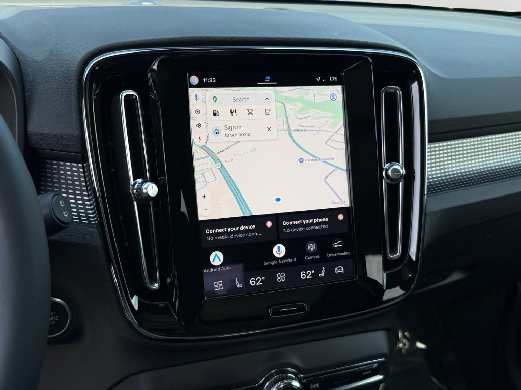 Certified 2024 Volvo XC40 B5 Plus AWD/4WD image 21