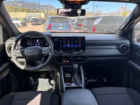 Used 2025 Chevrolet Colorado Trail Boss image 30