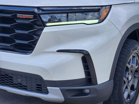 Used 2023 Honda Pilot TrailSport image 9