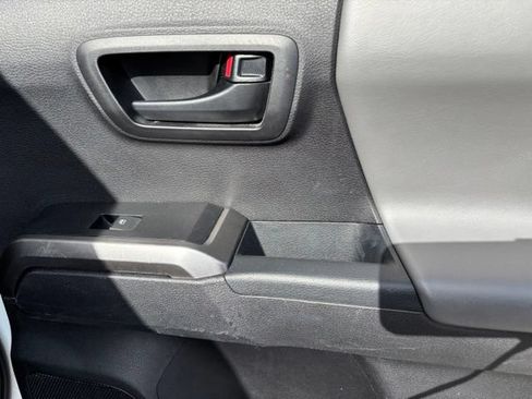 Used 2021 Toyota Tacoma SR5 RWD image 18