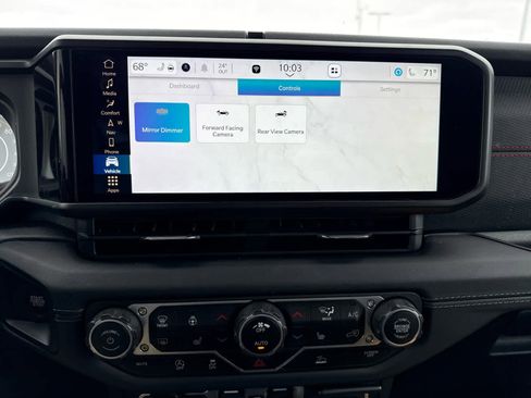 Used 2024 Jeep Wrangler Unlimited Rubicon w/ Technology Group image 9