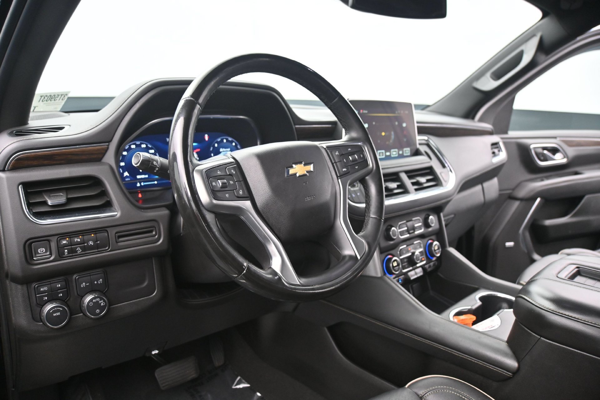 Used 2023 Chevrolet Suburban Premier AWD/4WD image 28