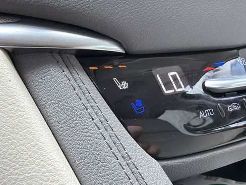 Used 2025 Cadillac XT5 Premium Luxury AWD/4WD image 32