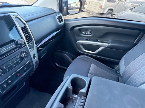 Used 2021 Nissan Titan SV image 22