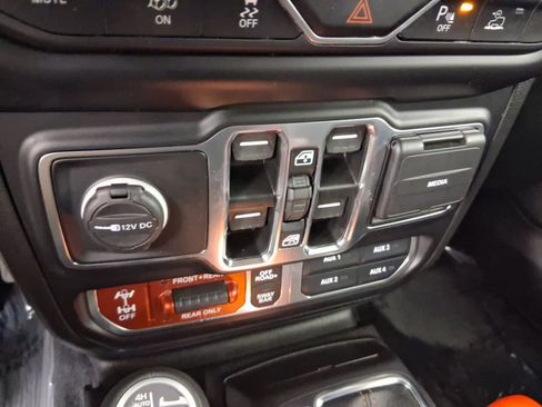 Used 2022 Jeep Wrangler Unlimited Rubicon w/ Xtreme Recon 35" Tire Package image 16