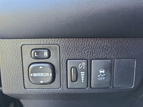 Used 2015 Toyota RAV4 XLE FWD image 23