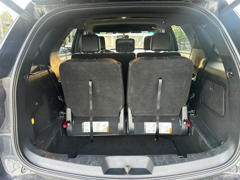 Used 2018 Ford Explorer XLT w/ Equipment Group 202A FWD image 7
