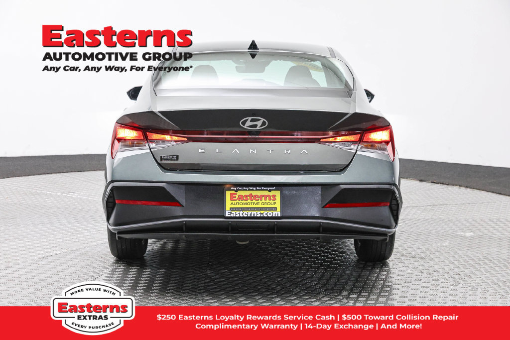 Used 2024 Hyundai Elantra SEL FWD image 7