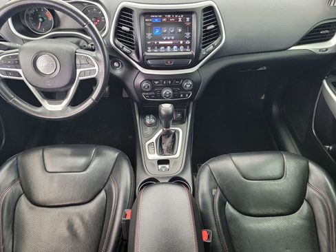 Used 2017 Jeep Cherokee Trailhawk image 16