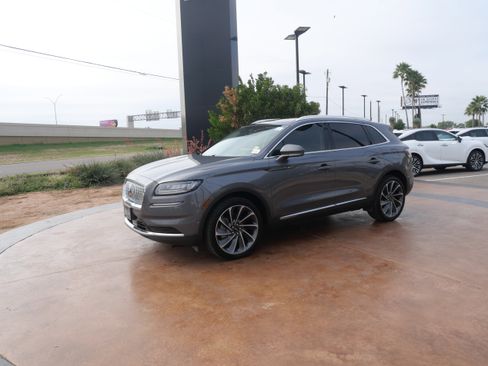 Used 2022 Lincoln Nautilus Reserve w/ Equipment Group 201A image 5