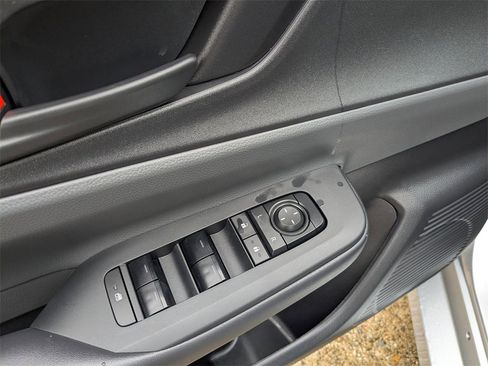 Used 2025 Toyota Prius LE image 14