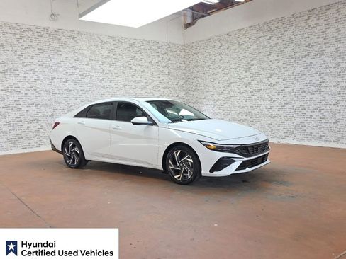 Used 2025 Hyundai Elantra SEL FWD image 1