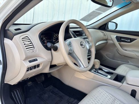 Used 2016 Nissan Altima 2.5 SV w/ Convenience Package image 31