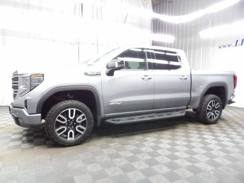 Used 2024 GMC Sierra 1500 AT4 w/ Technology Package AWD/4WD image 7