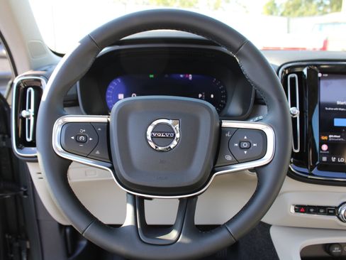 New 2026 Volvo XC40 B5 Ultra w/ Climate Package image 19