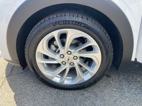 New 2027 Chevrolet Bolt LT w/ Comfort Package FWD image 23