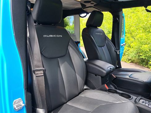 Used 2018 Jeep Wrangler Unlimited Rubicon w/ Connectivity Group image 10