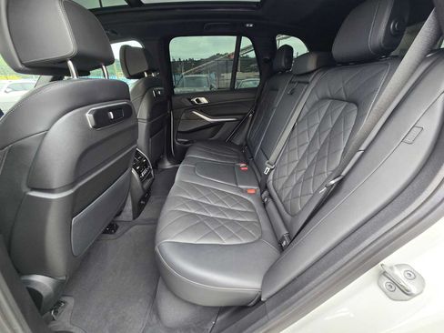 Used 2025 BMW X5 xDrive40i AWD/4WD image 16