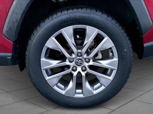 Used 2021 Toyota RAV4 XLE Premium image 10