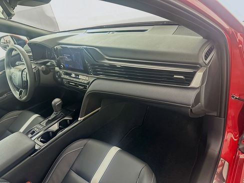 Used 2025 Toyota Camry SE image 29