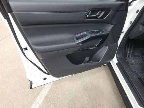 Certified 2025 Nissan Pathfinder S FWD image 28