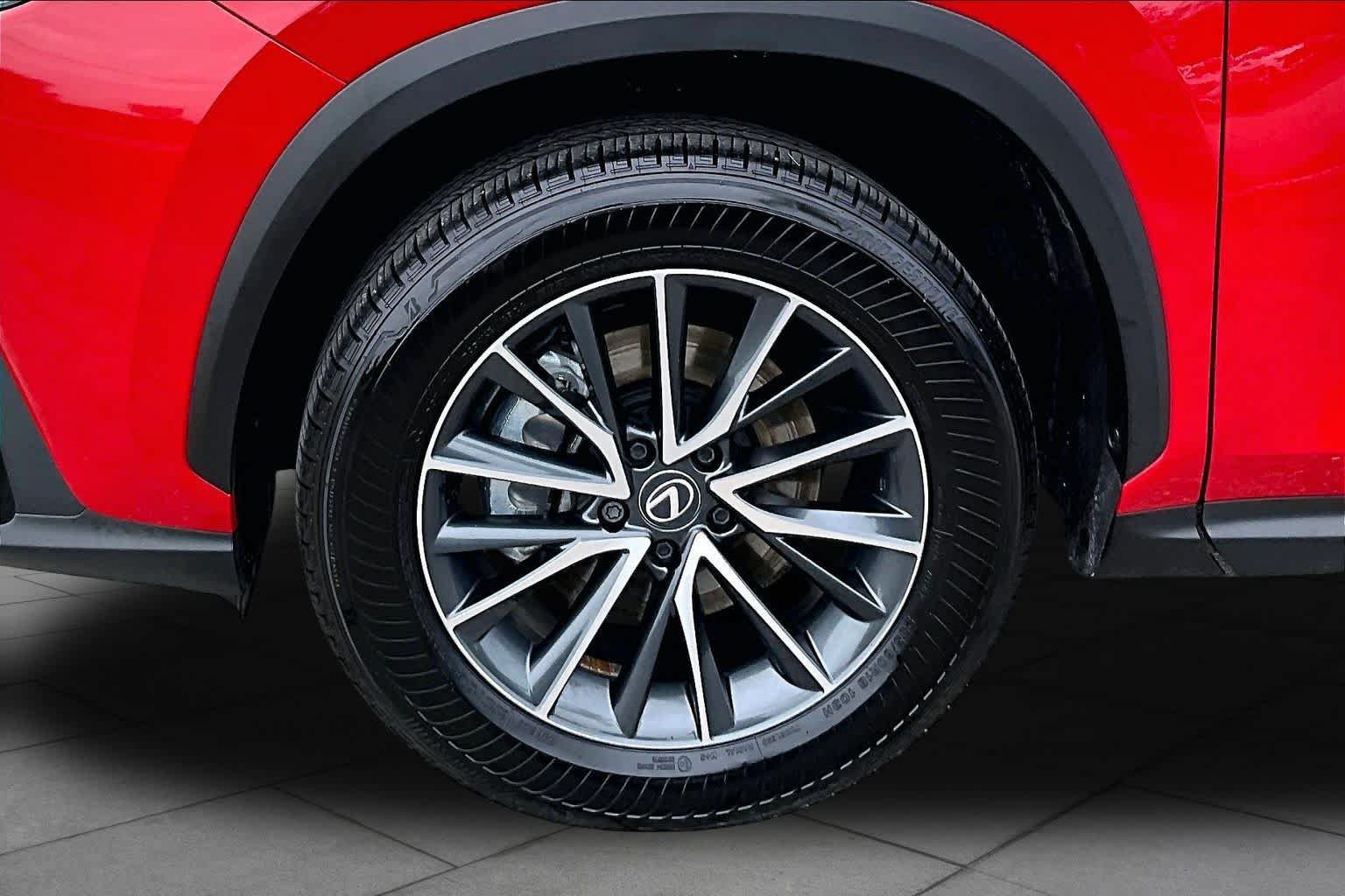 Used 2025 Lexus NX 250 FWD w/ Accessory Package (Z2) image 11