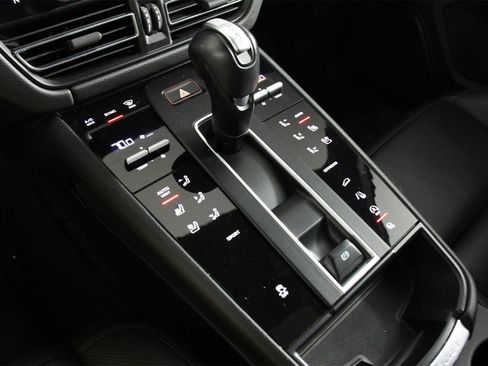 Used 2023 Porsche Macan image 18