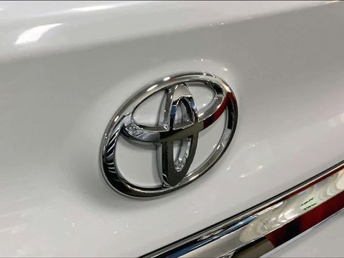 Used 2015 Toyota Camry LE image 27