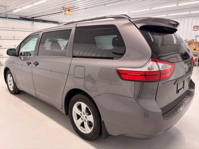 Used 2017 Toyota Sienna L FWD image 4
